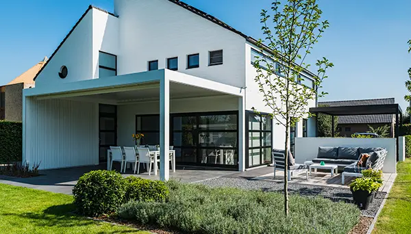 Una pérgola Renson®: duradera y elegante Una pérgola Renson®: duradera y elegante