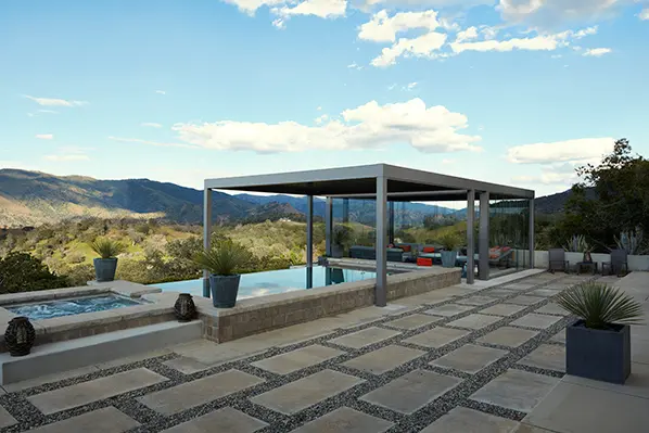 Instale nuestra pérgola independiente en su hogar Instale nuestra pérgola independiente en su hogar